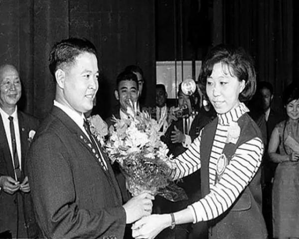 1965年,飛行員李顯斌挾持隊友叛逃,26年後回家探親,下場如何? 1965年,飛行員李顯斌挾持隊友叛逃,26年後回家探親,下場如何?