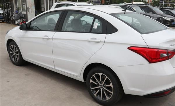 打工人買得起的兩款轎車，有合資有國產，適合自己的就是最好的