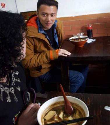 8位定居內地的港臺明星,有人購置上億豪宅,有人只能租房住 8位定居內地的港臺明星,有人購置上億豪宅,有人只能租房住