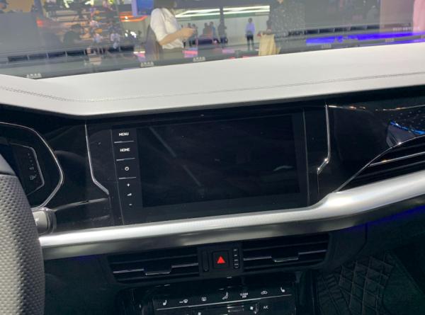 新款帕薩特PHEV外形更高階,內飾不變,操控體驗偏沉穩舒適 新款帕薩特PHEV外形更高階,內飾不變,操控體驗偏沉穩舒適