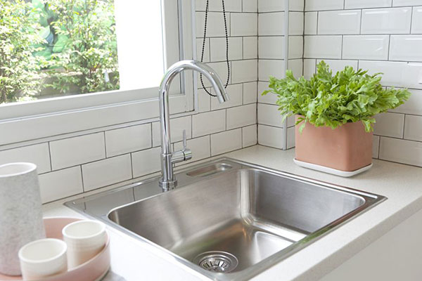 洗碗池堵塞後快速疏通的小技巧