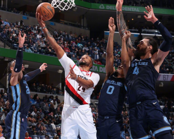 轟28+5記三分，鮑威爾立功！利拉德不再空砍，狄龍37+3想念莫蘭特