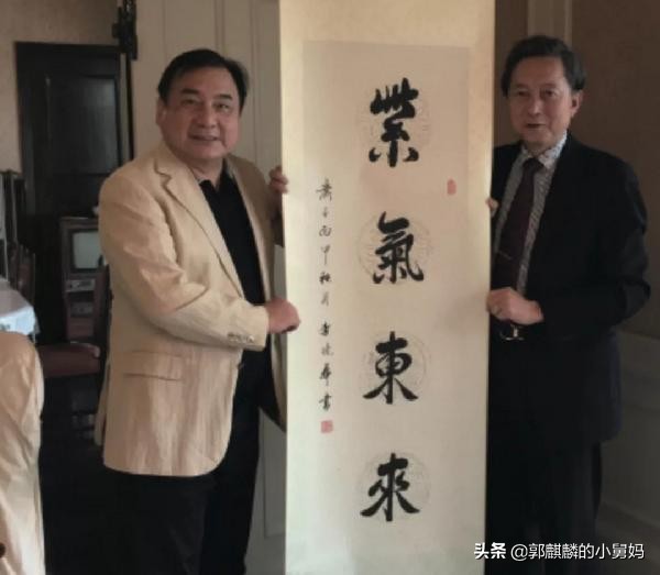 京A88888車主有多少礦？趙本山在他的晚宴上，只能站著陪酒