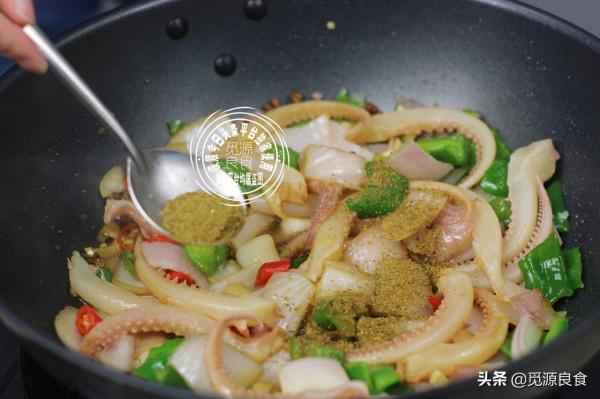 爆炒魷魚鮮嫩爽滑,正確的焯水方法是關鍵,牢記,營養美味就不遠 爆炒魷魚鮮嫩爽滑,正確的焯水方法是關鍵,牢記,營養美味就不遠