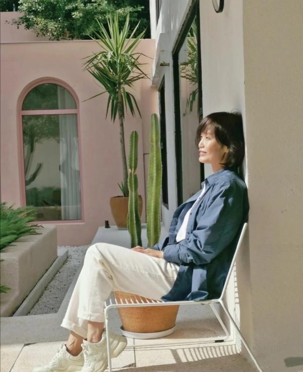 適合奔五女性的穿搭示範,精緻又優雅的秋裝搭配,時尚減齡又高階 適合奔五女性的穿搭示範,精緻又優雅的秋裝搭配,時尚減齡又高階