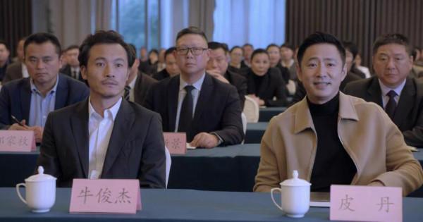 導演怕請不到耿樂高鑫來客串《突圍》,靳東發微信分分鐘搞定