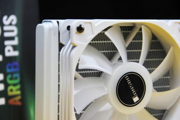 產品更新還真快,連水冷管都帶RGB光,炫彩機箱更添新裝 產品更新還真快,連水冷管都帶RGB光,炫彩機箱更添新裝