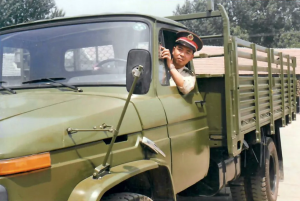 【八一專刊】從“軍裝綠”到“檢察藍”,角色己變初心不改 【八一專刊】從“軍裝綠”到“檢察藍”,角色己變初心不改