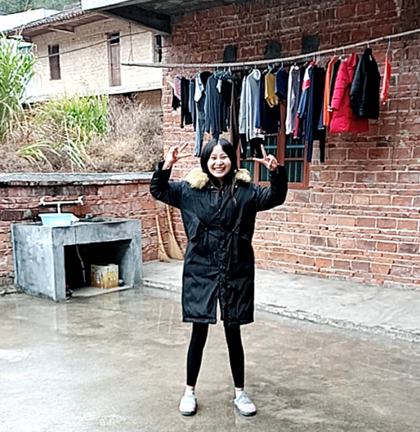 2020年19歲女孩患尿毒症，被親媽拉黑，親爸留下1000元：你多保重