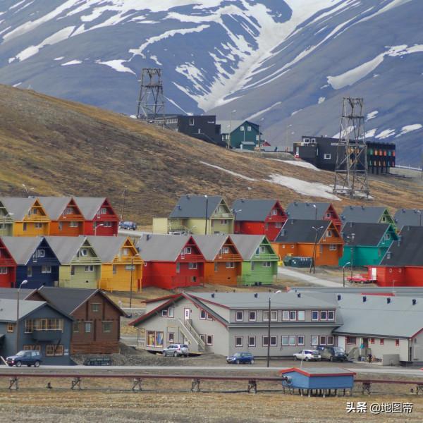 地球上最北、南、東、西的城市分別在哪裡？