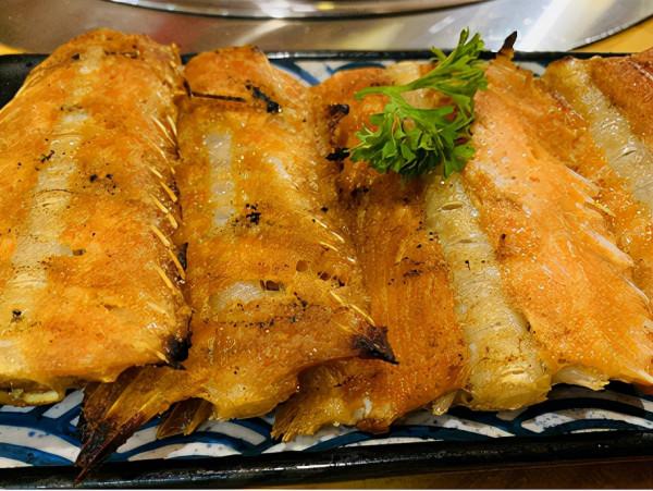 4人吃燒烤，10道菜花費400元，曬到朋友圈，大家說吃不飽