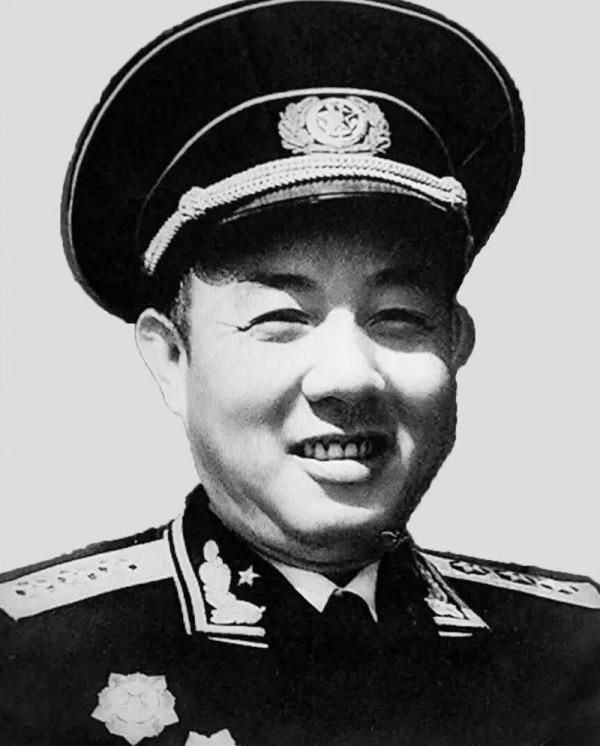 海軍一共有12任政委，只有兩人不是上將，他們是誰？