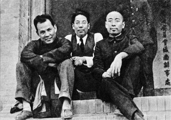 1937年，周恩來遭土匪襲擊，警衛員挺身而出擋子彈，還被刺20多刀