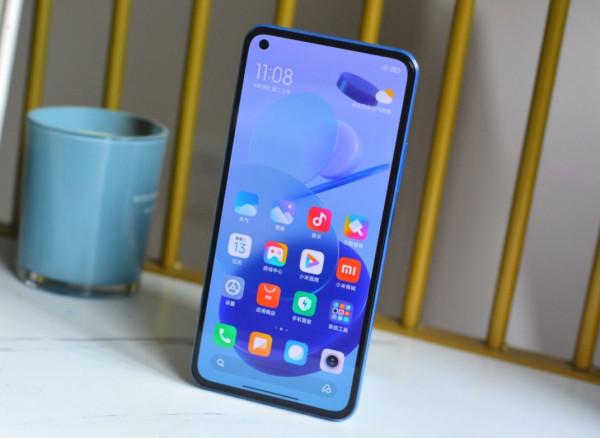 從2299元跌至1699元，8GB+6400萬，目前最輕薄的5G手機加速退場