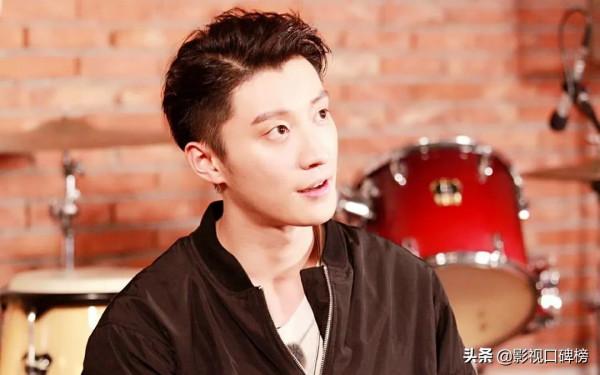 陳喬恩連續五年悼念喬任梁，為什麼每年的配圖都是粉色天空？