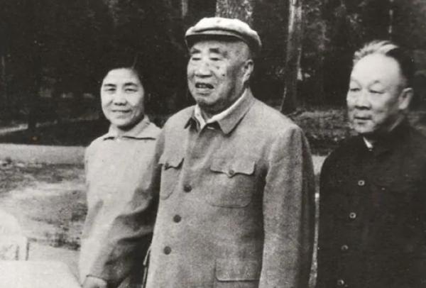 朱琦去世10天后，88歲的朱德才被告知，他哽咽道：你們這樣不對