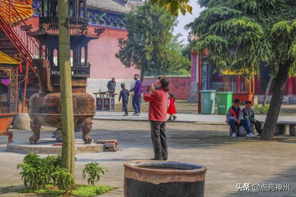 廟還是景區？這個充滿人間煙火氣息的古廟，所遭遇的身份困局