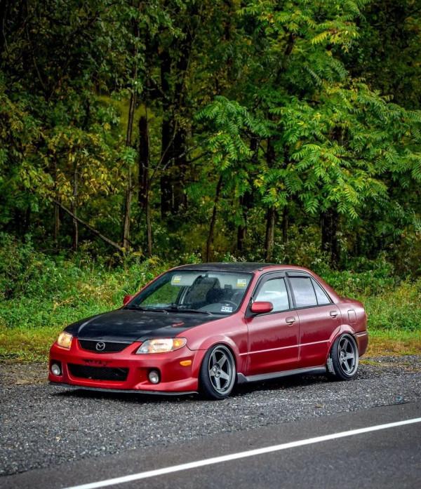 還記得馬自達323嗎？姿態改裝福美來樣子還不過時