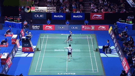 後場被動時反手一揮，反手劈吊學會了所向披靡