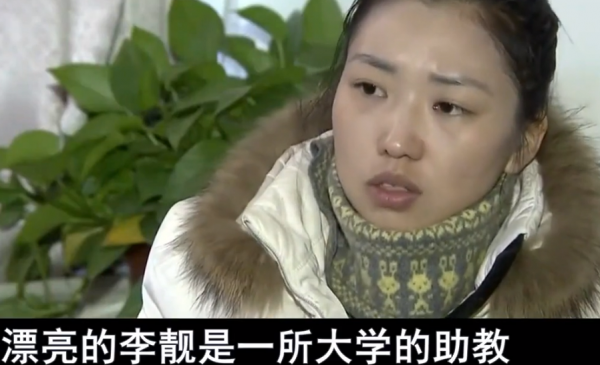 教授為追求小10歲助教送車送物，婚後1年，卻把婚房送給了前妻