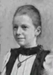 閣樓深夜傳出腳步聲,主人探查時空無一人,半年後全家六人被殺 閣樓深夜傳出腳步聲,主人探查時空無一人,半年後全家六人被殺