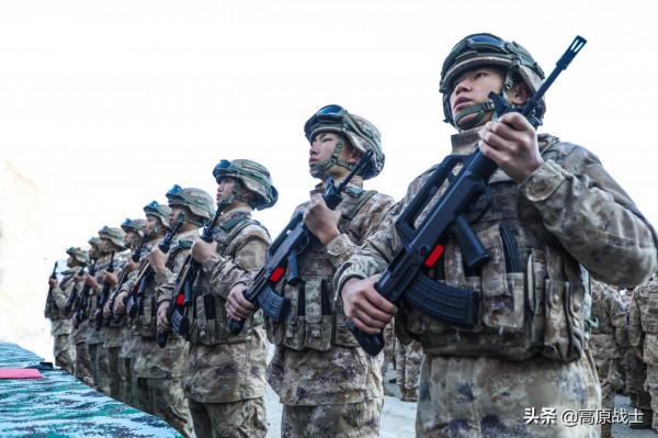 接過責任，守護榮光！ 西藏軍區某旅舉行新兵授裝儀式