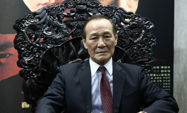 78歲陳惠敏患癌後恢復理想，與82歲吳耀漢喝酒敘舊，喝到滿臉泛紅