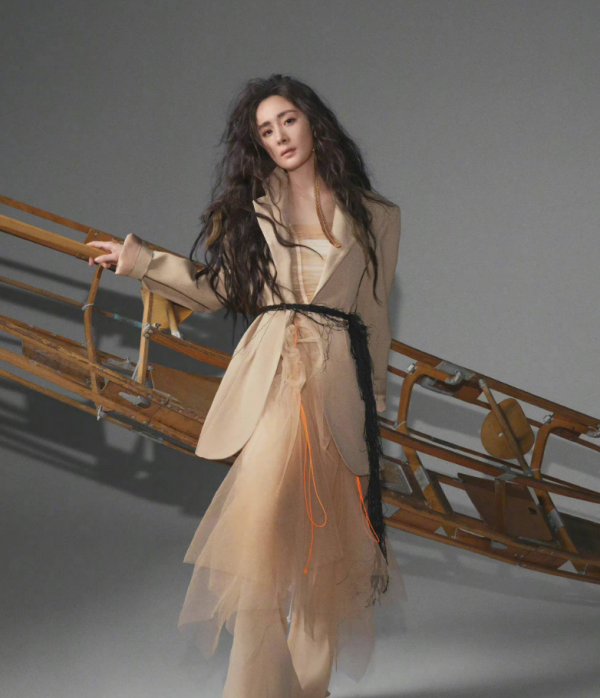 楊冪慵懶風造型曝光，這全新的嘗試，你喜歡嗎？