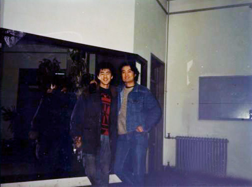 《前行者》主演曹衛宇:北漂時住地下室,與編導妻子的婚姻怎樣? 《前行者》主演曹衛宇:北漂時住地下室,與編導妻子的婚姻怎樣?