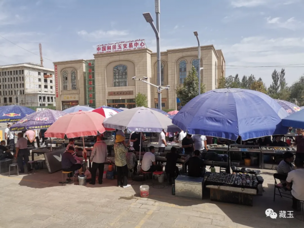 國慶假期去和田巴扎買玉,市場情況是這樣的…… 國慶假期去和田巴扎買玉,市場情況是這樣的……