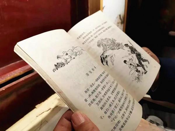 這些珍貴的報紙、書刊和圖片，讓我們回到了偉大的毛澤東時代