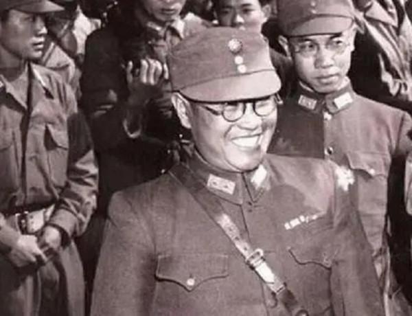 廖耀湘被俘後，向他敬酒不喝還摔杯，劉亞樓請出一人他連敬3杯