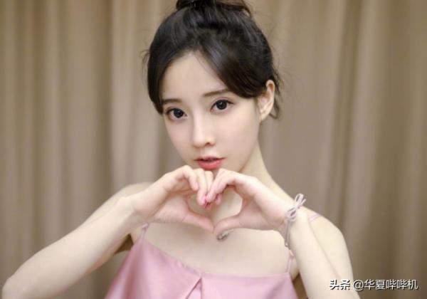 從直播一姐到花錢買粉絲，馮提莫的涼涼之路是如何鋪起來的？