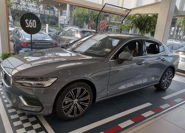 缺芯風波下，豪華品牌4S店提車需要等嗎？