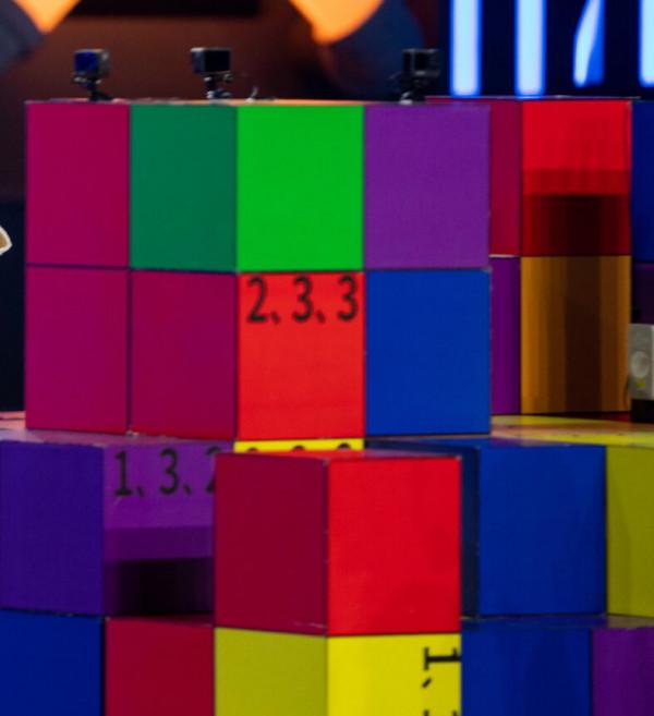 《最強大腦》第五期題目太幼稚，觀眾秒解答案，選手卻接連犯錯