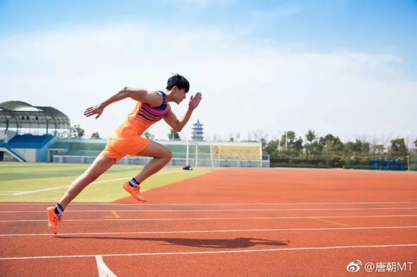 cos王者榮耀達摩的小哥火了！一身肌肉媲美漫畫人物，網友：真帥