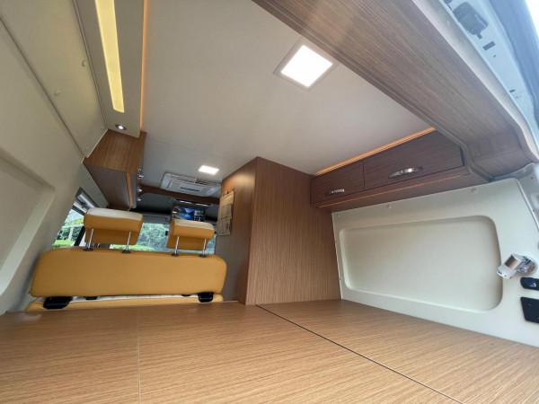 適合兩人精緻出行，無中門的B型房車，衛航V500房車