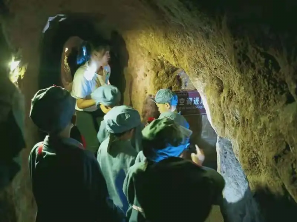 北京師範大學邯鄲附屬幼兒園走進地道戰遺址開展紅色研學 北京師範大學邯鄲附屬幼兒園走進地道戰遺址開展紅色研學