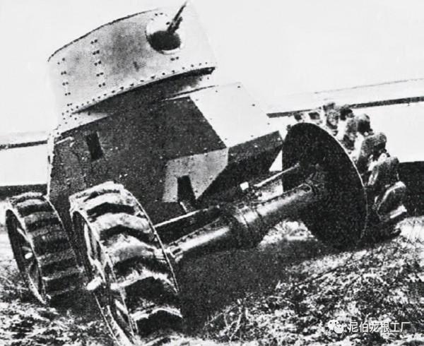 拖拉機騎士：兩次世界大戰之間的義大利輪式坦克