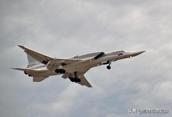 敢戰方能言和！俄機帶彈闖北約艦隊防空圈，戴高樂號航母不知所措