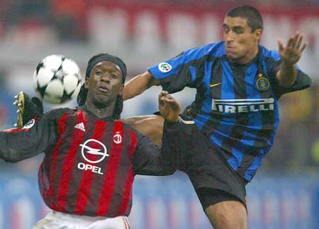 梅西都是隊裡大高個，世界足球歷史最矮11人超級陣容，誰能擋我？