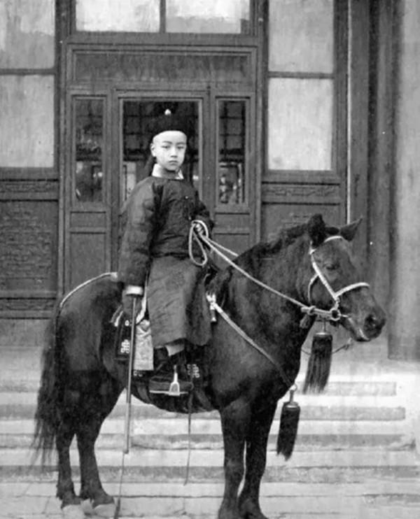 晚清老照片：慈禧扮演觀音姐姐，洋人獵殺老虎，公子哥娶法國新娘