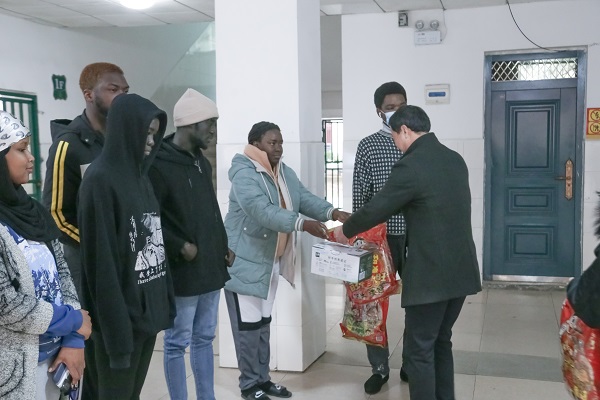 江西工程學院黨委書記、督導專員胡湧慰問寒假留校外國留學生 江西工程學院黨委書記、督導專員胡湧慰問寒假留校外國留學生