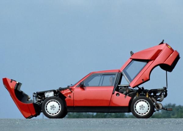 40年前的老車改成賽博朋克風格,158馬力變400馬力 40年前的老車改成賽博朋克風格,158馬力變400馬力