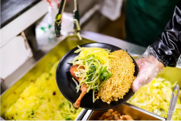 部隊食堂有了點餐服務，必須贊