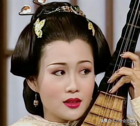 鞋拔子臉、厚嘴唇、顴骨凸出，這5位女港星演的大美人，我不理解