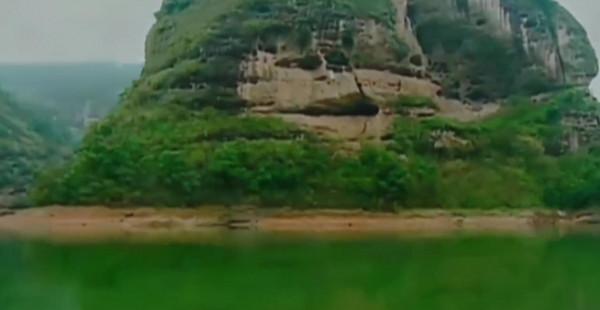 世界喪葬史上的奇蹟-崖葬