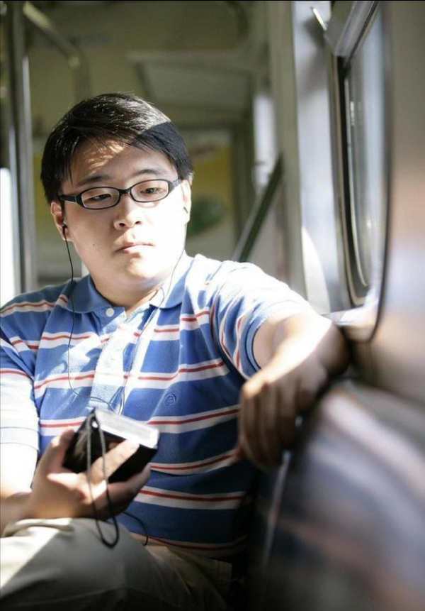 郝劭文：3歲出道10歲片酬千萬，身家卻被父母敗光，只能打工還債