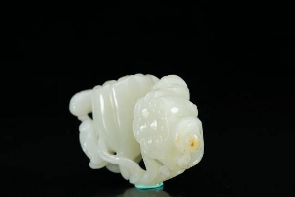 舊藏：和田白玉劉海戲金蟾把玩件