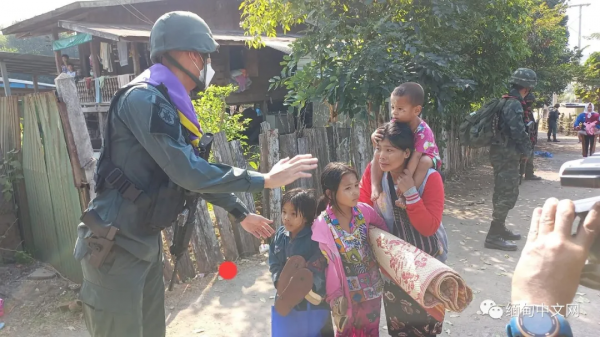 泰緬邊境炮火連天，學校教孩子如何躲避炮彈